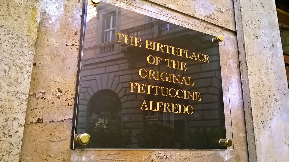 Alfredo alla Scrofa Restaurant in Rome: Eat Like a Star - The restaurant’s old-world vibe: celebrity tables and real tradition