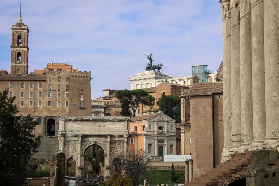 Colosseum Entry with digital audioguide and arena option - Audio guide reality check: download, headphones, battery