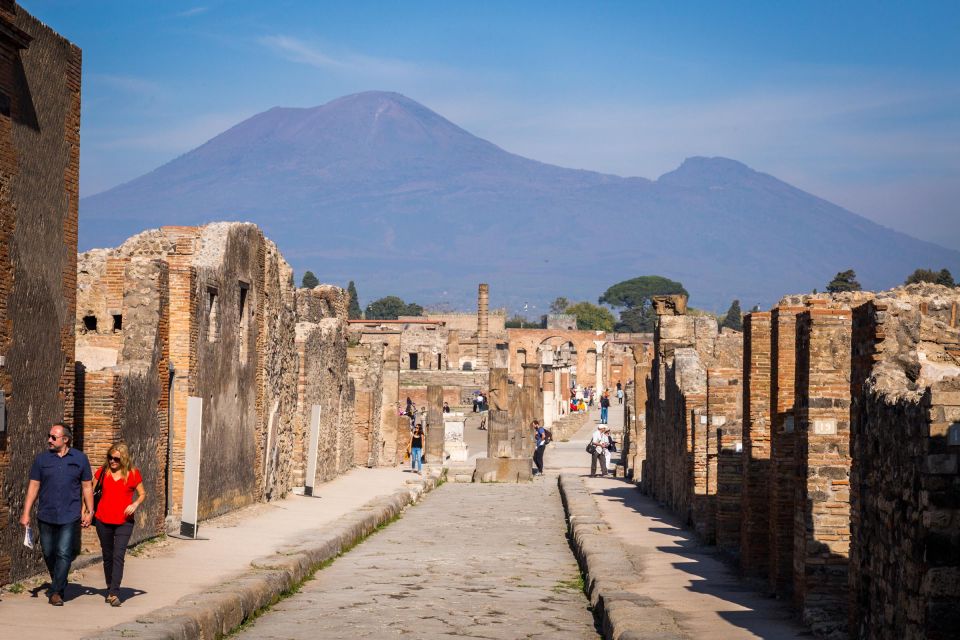 From Rome: Pompeii, Amalfi Coast, and Sorrento Day Trip - From Piazza del Popolo to Pompeii: The coach setup that keeps stress low