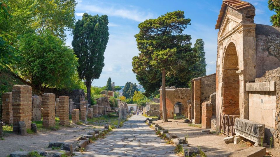 From Rome: Pompeii and Naples Day Trip by High-Speed Train - Timing, heat, and traffic: the real-world parts of this 11-hour plan