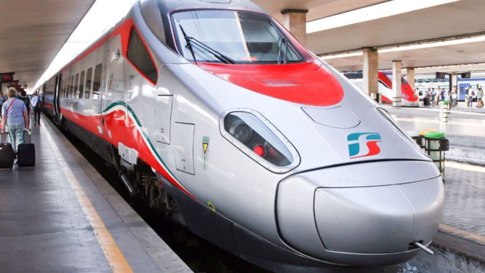 From Rome: Pompeii and Naples Day Trip by High-Speed Train - Pompeii’s big moments with a guided, skip-the-line focus