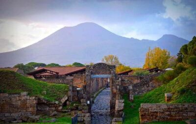 From Rome: Pompeii and Vesuvio Guided Day Trip with Lunch - Pompeii with a real local guide and earphones you can hear