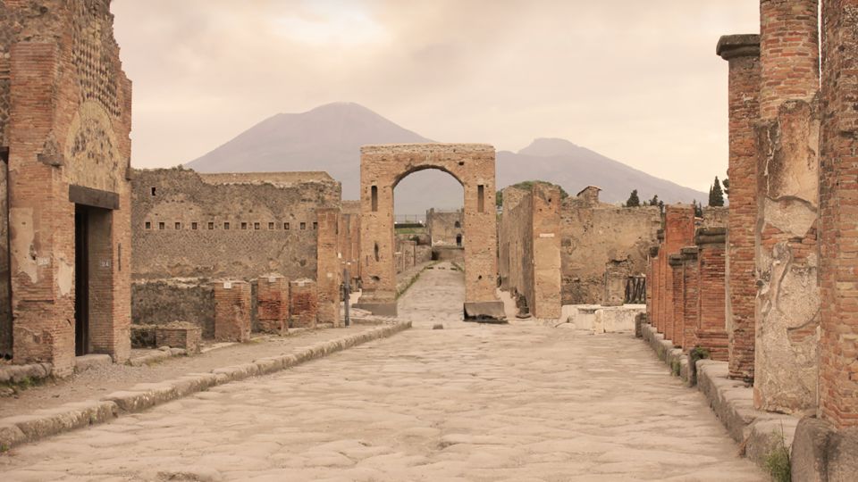 From Rome: Pompeii Day Trip by Fast Train and Car - Fast Train Plus Private Car: How the Rome to Pompeii Day Works