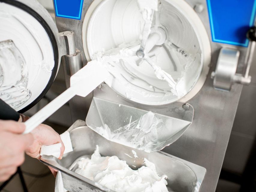Gelato and Pasta Cooking Class in Rome - Piazza Navona - Choosing your sauce and relaxing while the chef handles the finish