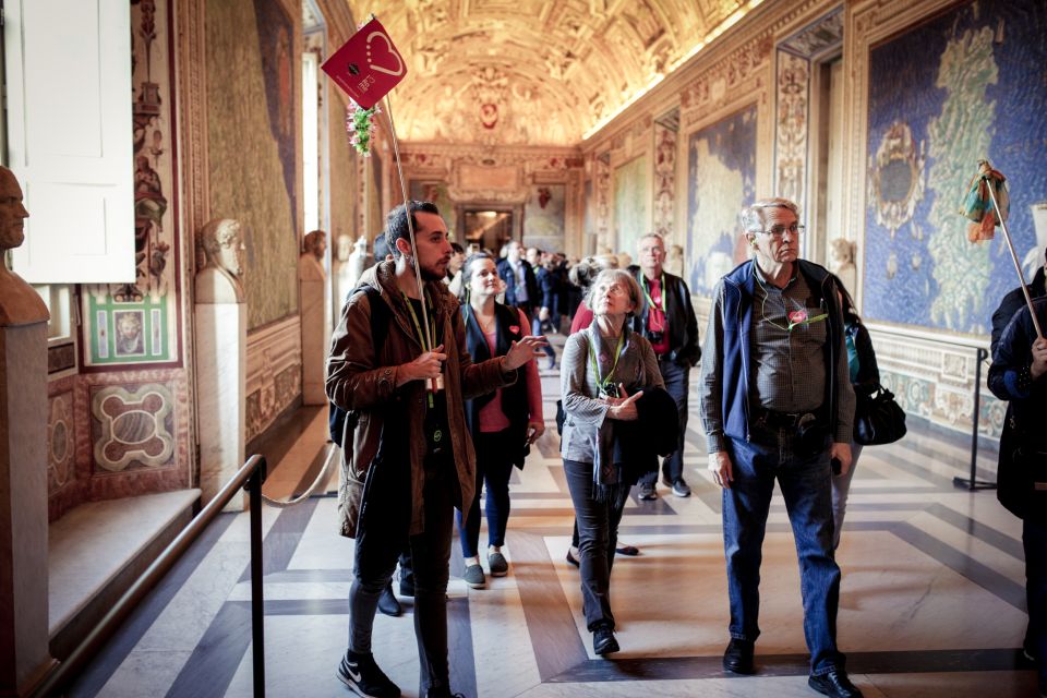 Rome: 1 Day Vatican & Colosseum Tour - St. Peter’s Square: the art of looking up (and listening when you can)