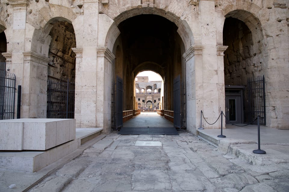 Rome: 1-Hour Fast Colosseum Tour - The Gladiator and Emperor Stories You Actually Can Place