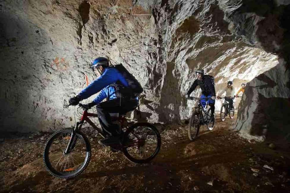 Rome: Appian Way Underground Catacombs Bike Tour with Lunch - Appia Antica Regional Park: Roman ruins meet real open air