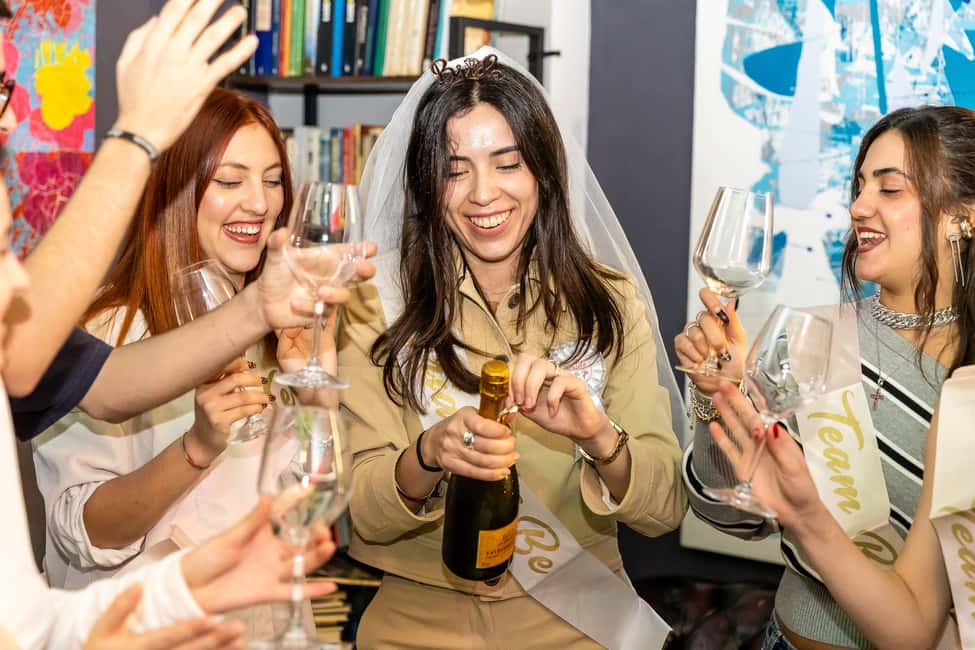 Rome: Bar Crawl with Local Guide & Drinks - Drinks, stories, and the local guide factor: the real differentiator