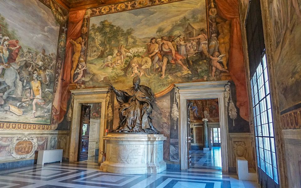 Rome: Capitoline Museums Experience with Multimedia Video - Getting your bearings at Touristation Aracoeli