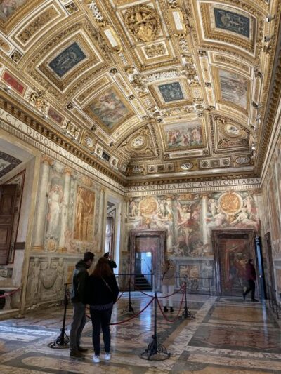 Rome: Castel Sant'Angelo Tour With Skip-the-line Access - Meeting near St. Angelo Bridge and getting inside smoothly