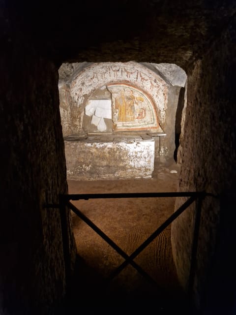 Rome: Catacombs Express ENGLISH Guided Tour - SKIP THE LINE - Early Christian art: frescoes of Peter, Paul and the Last Supper