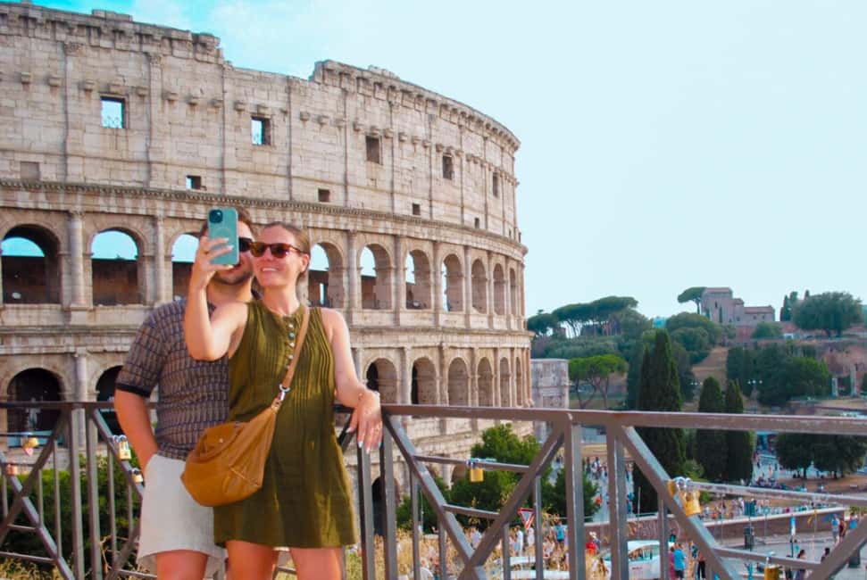Rome: Colosseum, Forum & Palatine Hosted Entry Experience - Entering the Colosseum with a real host and an easy start