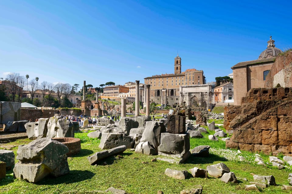 Rome: Colosseum & Forum with Audio Guide App -Optional Arena - Inside the Colosseum: start with the big picture