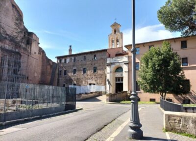 Rome: Colosseum, Roman Forum, and Palatine Hill Ancient Tour - Meeting the Crowd: What Skip-the-Line Really Means in Rome