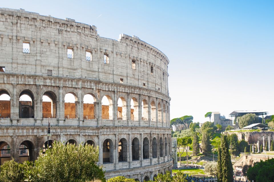 Rome: Colosseum, Roman Forum & Palatine Hill Tour - The meeting point and security flow you should expect