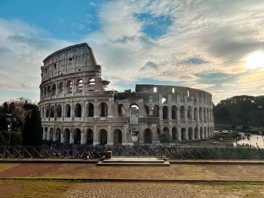Rome: Colosseum Underground and Arena Tour - Standing on the arena floor: the sand platform and the view up
