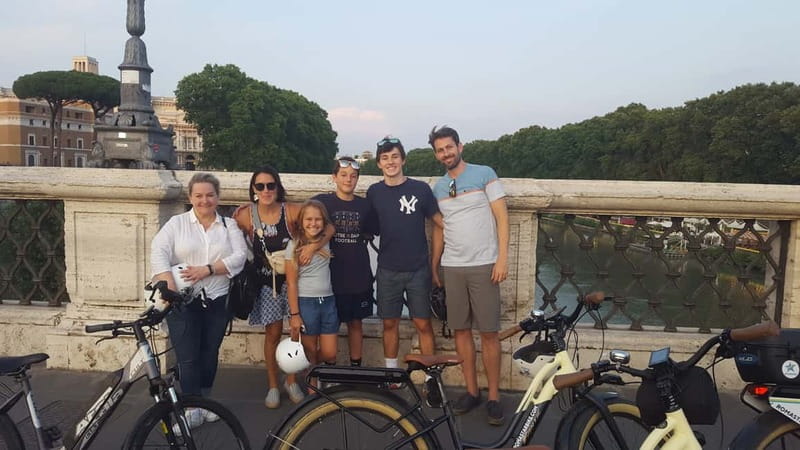 Rome: Early Morning eBike Tour - 3D Viewers on the Streets: seeing Rome as it was