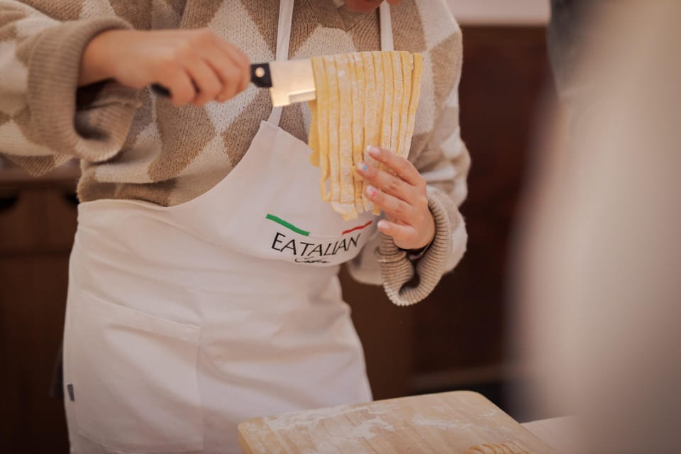 Rome: Fettuccine Pasta Cooking Class in Rome's City Center - Why Piazza Navona is the right place to learn fettuccine