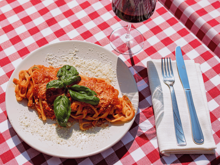 Rome: Fettuccine Pasta Cooking Class in Rome's City Center - The 2-hour flow: from dough to a seated pasta meal