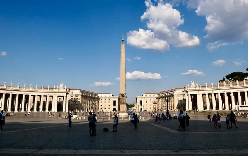 Rome: Guided Tour of St. Peter's Basilica, Grottoes & Square - Vatican Grottoes: touch the ancient walls below