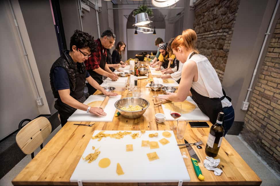 Rome: Pasta Cooking Class with Market Visit and Wine - Via Palestro 51 start: how the day keeps moving