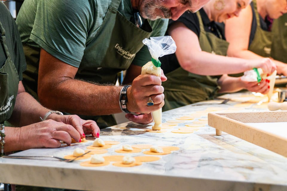 Rome: Pasta, Ravioli & Tiramisu Cooking Class by Colosseum - What to Wear and Bring for a Smooth Class