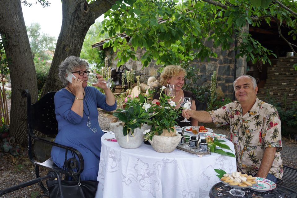 Rome: Private Castelli Romani Wine Tasting Tour - Pairing food with wine: Roman pizza and the logic behind the plates